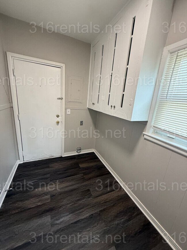 Building Photo - $1445 -** COMING SOON** 4 bedroom / 2 bathroom - Beautiful Single Family Home