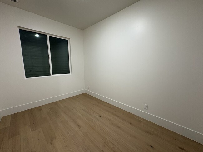 Building Photo - 68 W 4750 N