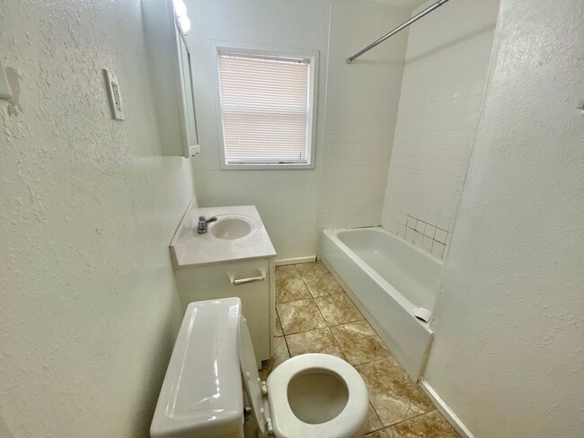 Building Photo - PRE LEASING NOW - AVAILABLE 8/15