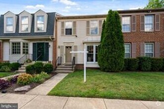 Building Photo - Townhome in Pinecrest
