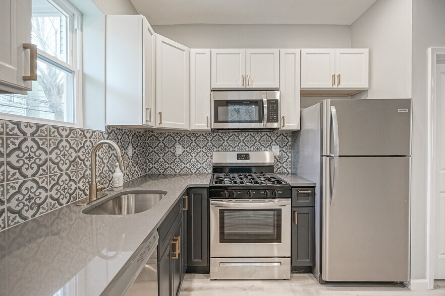 Building Photo - 1315 S 30th St