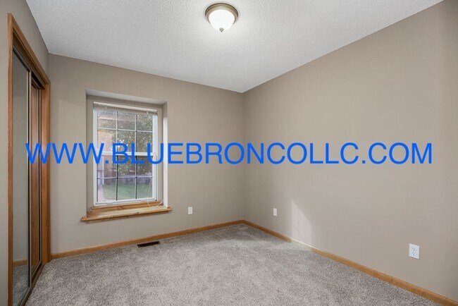 Building Photo - Check out this spacious home with thoughtf...