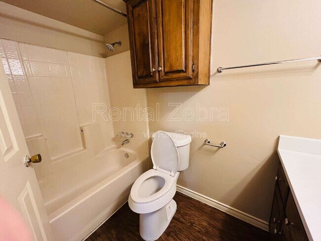 Building Photo - 828 Haverford Ln