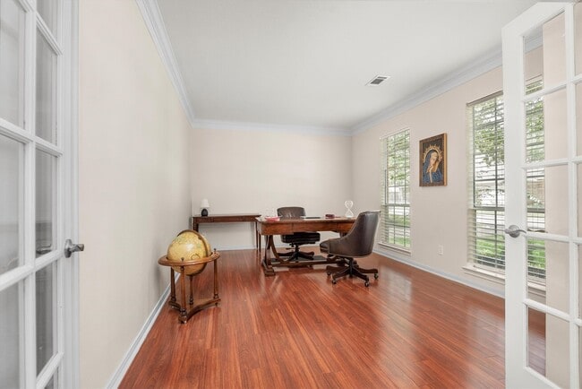 Building Photo - 22007 Crossbrook Dr