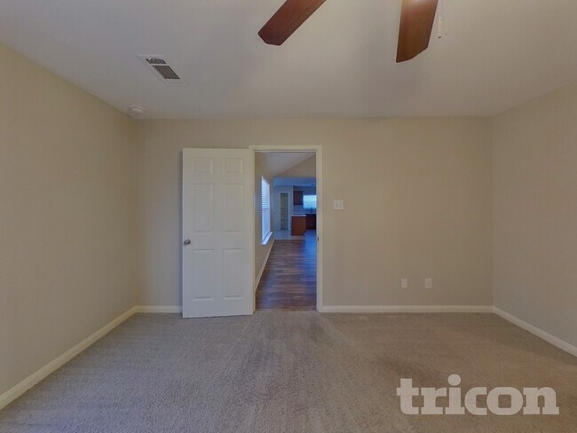 Building Photo - 102 Saddlebag Ct