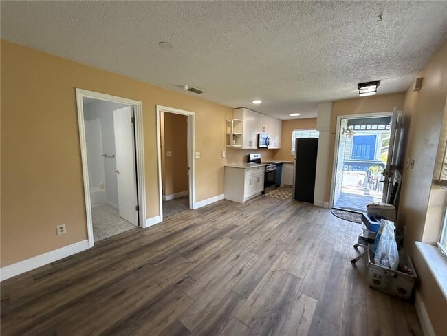 Building Photo - 313 Dirksen Dr