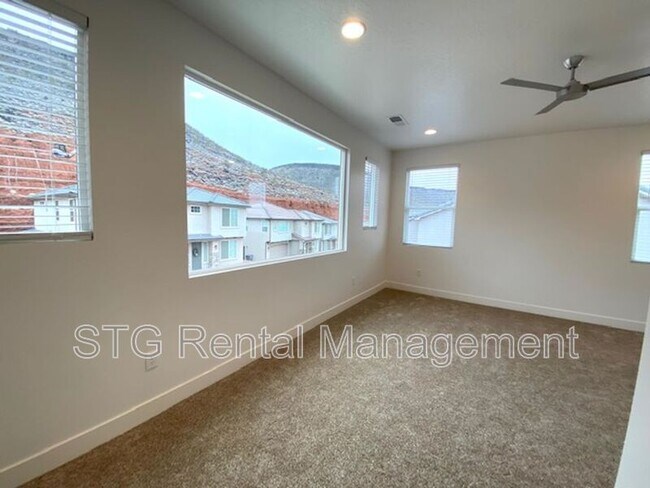 Building Photo - 438 N Stone Mountain Dr