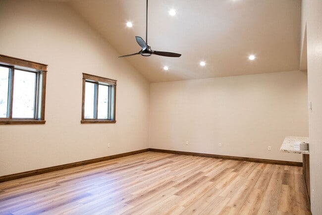 Building Photo - Beautiful 5 Bedroom Flagstaff Home