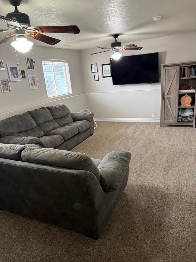 Building Photo - 462 W 660 S