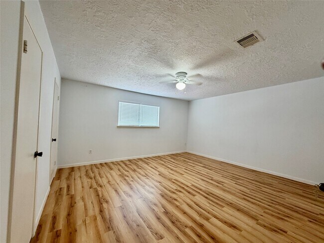 Building Photo - 7214 Crownwest St