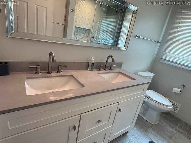 Building Photo - 4803 Thorntree Dr