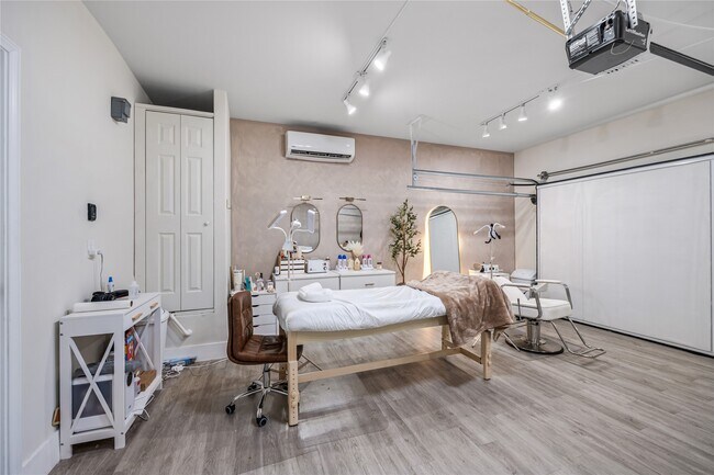 Building Photo - 25415 Rock Spur Trl