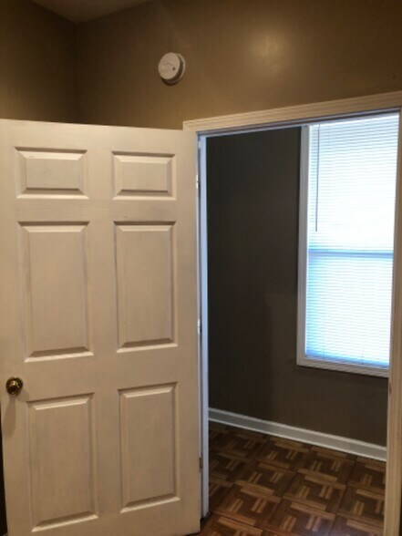 Building Photo - 1102 College St