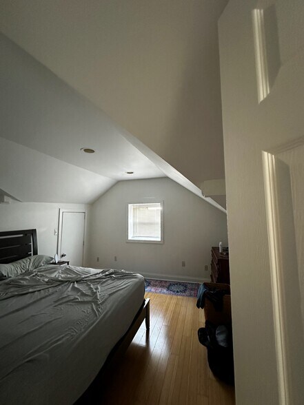 Building Photo - 635 Kress Aly