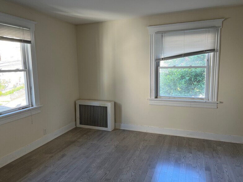 Building Photo - 54 Ashwood Ave