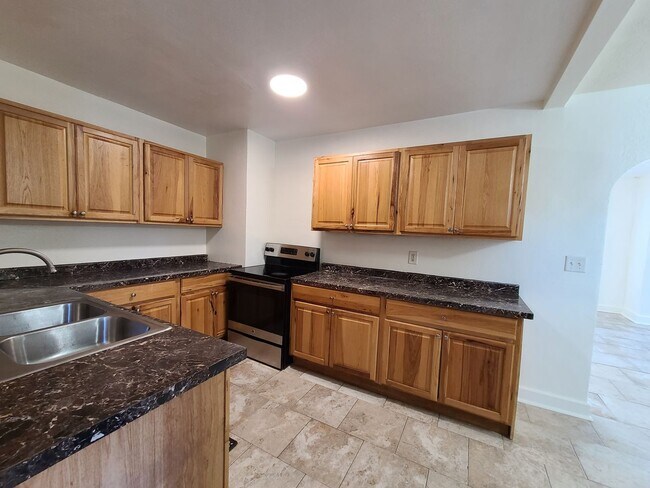 Building Photo - Stunning Corner-Lot Rental: 4BR/2BA with Courtyard