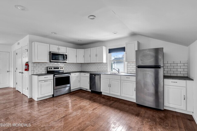 Building Photo - 97 Monmouth Ave