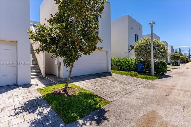 Building Photo - 6410 NW 105th Pl