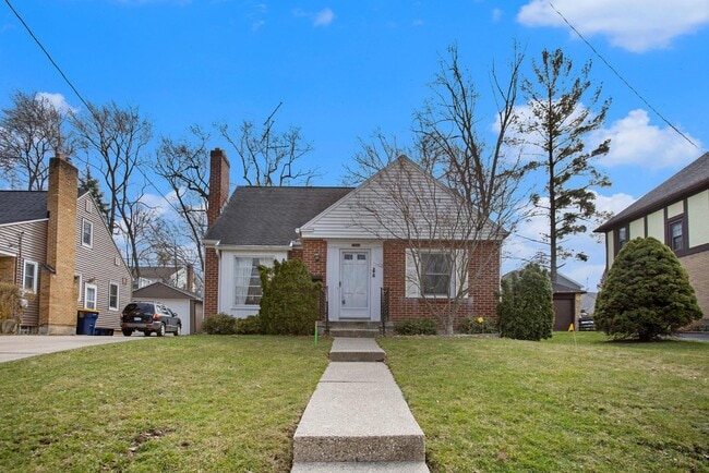 Building Photo - 2444 Richards Dr SE