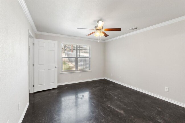 Building Photo - 917 Ramblewood St