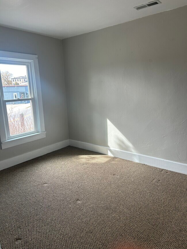 Building Photo - 204 N Water St