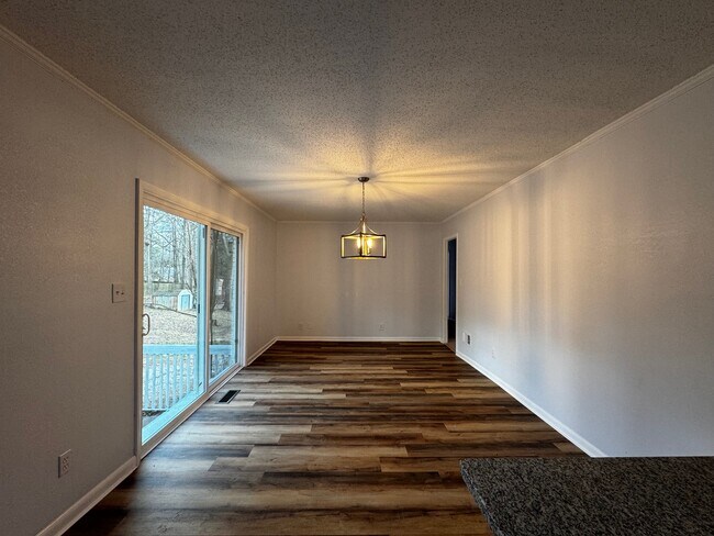 Building Photo - 215 Rivermont Rd