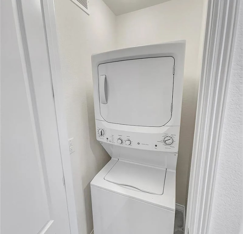 Building Photo - 14880 Chicago St