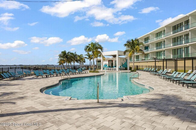 Building Photo - 225 Strand Dr