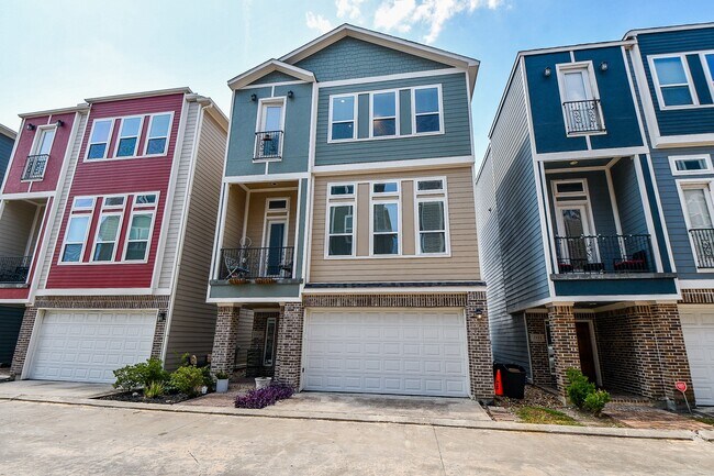 Primary Photo - 2109 Bidwell Dr