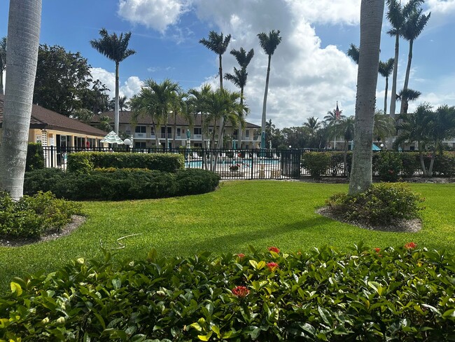 Building Photo - Renovated Condo. Prime Marco Location. Uti...