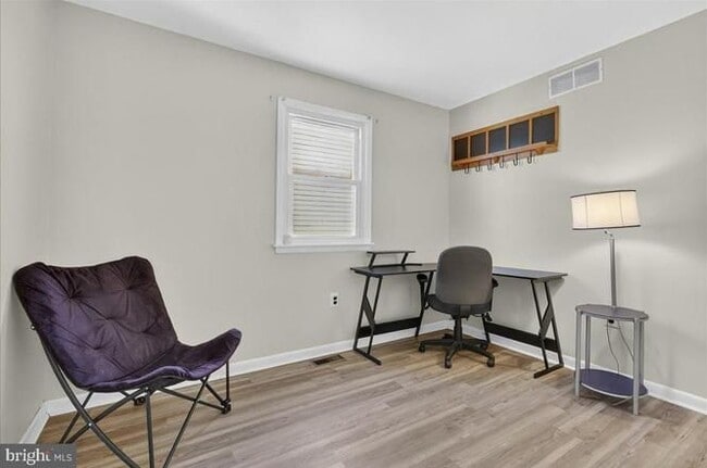 Building Photo - 1158 Grove St