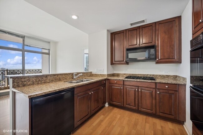 Building Photo - 21 E Huron St