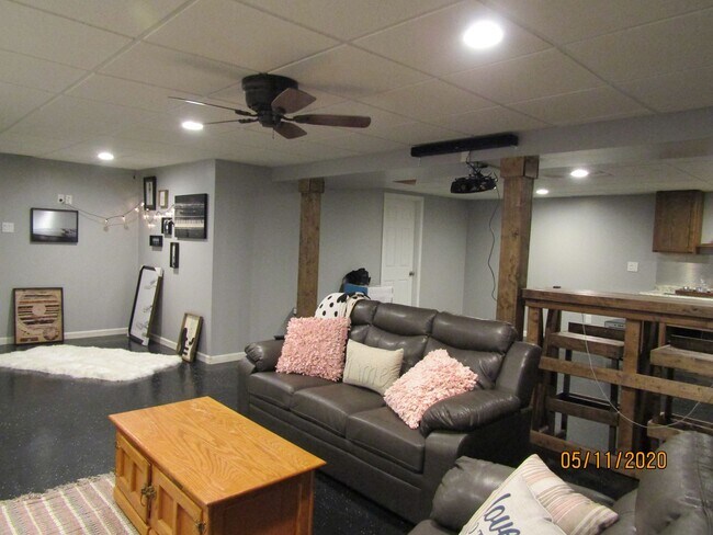 Building Photo - 802 Greenview Cir