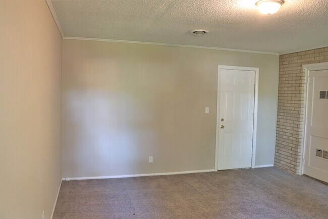 Building Photo - Handsome  3-bedroom ranch home!