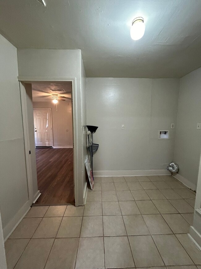 Building Photo - 7223 Valmont Dr