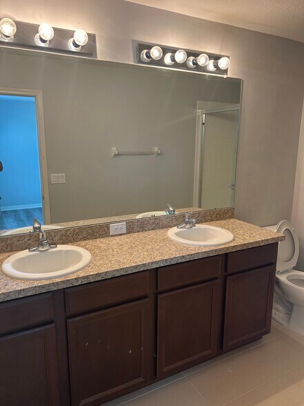 Building Photo - 6832 Holly Heath Dr