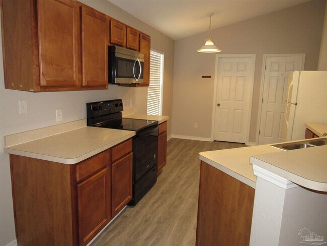 Building Photo - 608 Saleta St