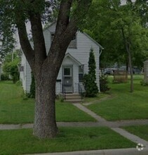Building Photo - 241 E Ronning Ave
