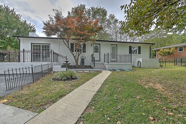 Building Photo - 2708 Schumway Dr