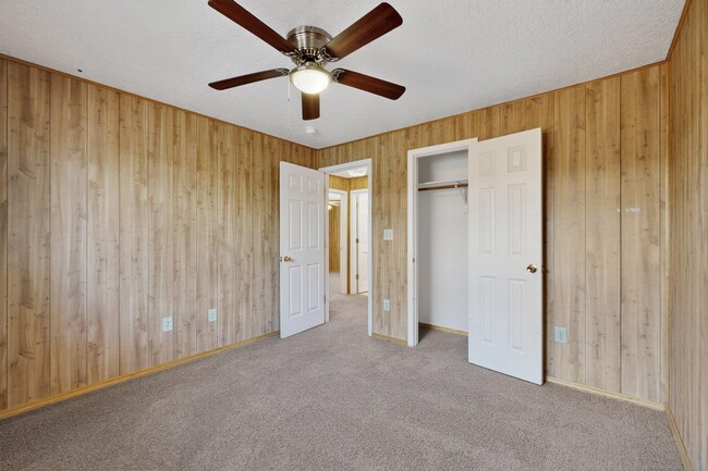 Building Photo - 1012 San Pedro Dr SE