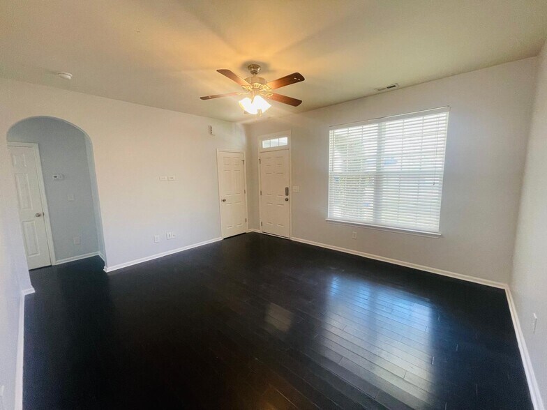 Building Photo - 3819 Fircrest Dr