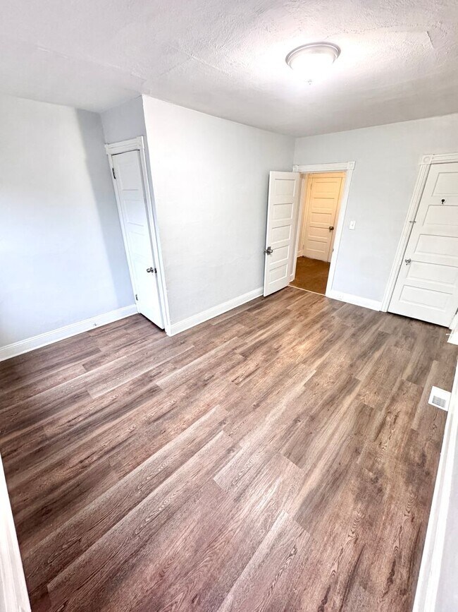 Building Photo - THREE Bedroom/ONE Bath Row Home