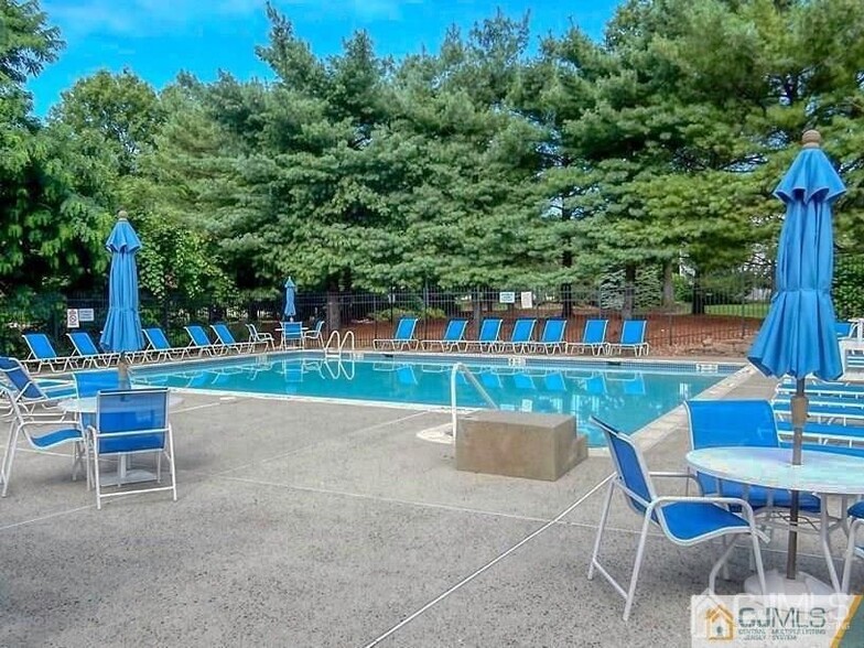 Community pool - 921 Waterford Dr