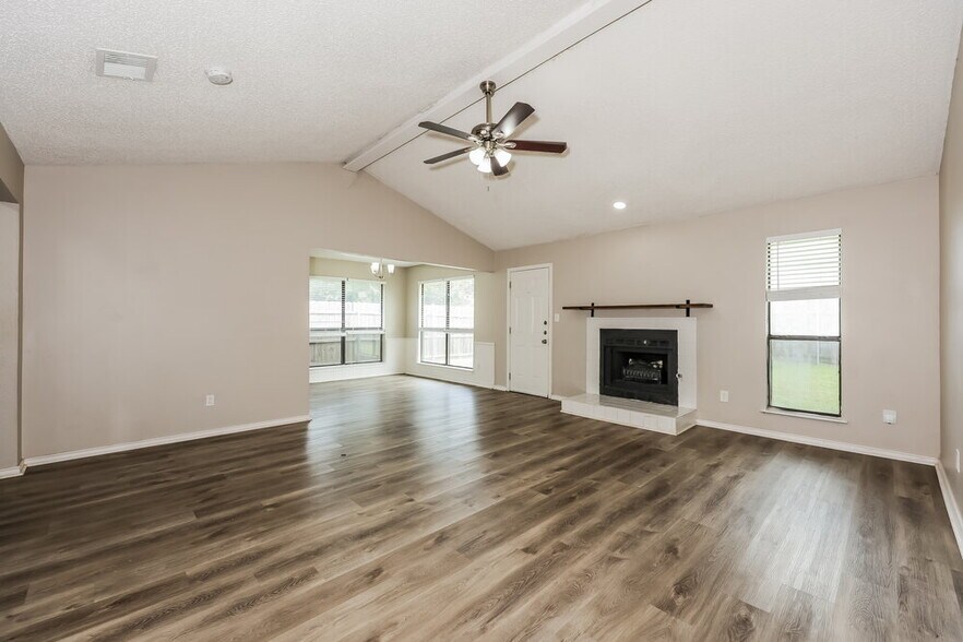 Building Photo - 308 Southlake Dr