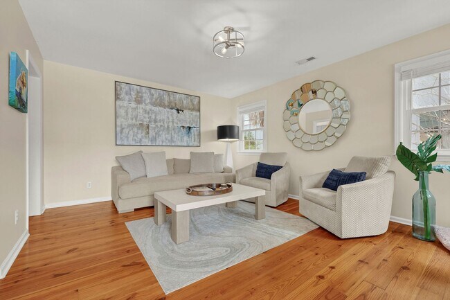 Building Photo - Furnished Off-Season 3bd/2ba Coastal Retreat with Screened Porch & Private Parking