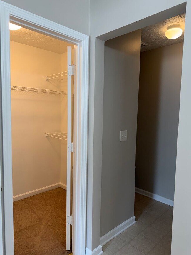 Building Photo - 6262 Shoreview Cir