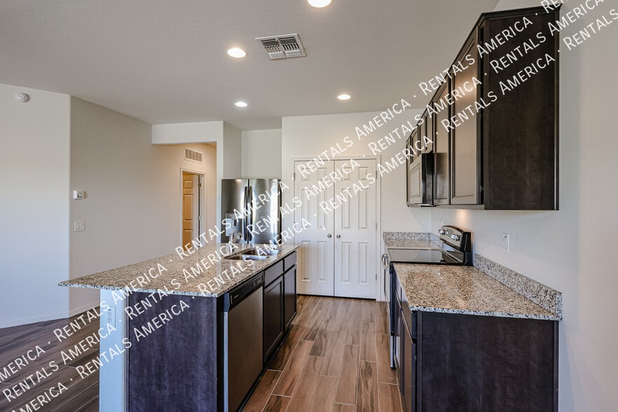 Building Photo - 25970 W Cat Balue Dr