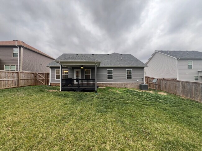 Building Photo - 811 Lillian Grace Dr