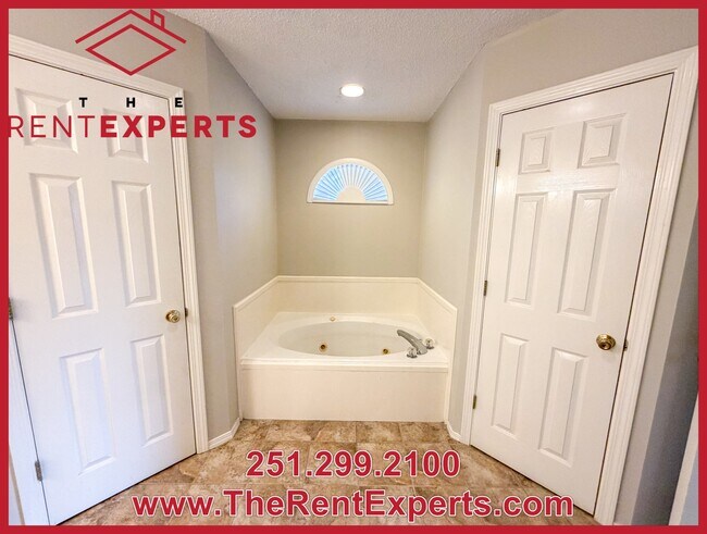 Building Photo - 7210 Ashmoor Dr N