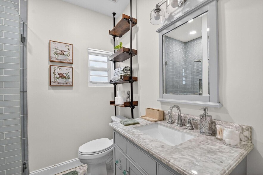 Building Photo - 1511 S Palmway